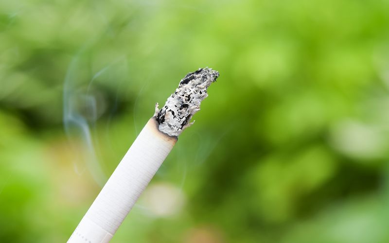 しみができやすい人、目立ちやすい人の４つの特徴「タバコをよく吸う」